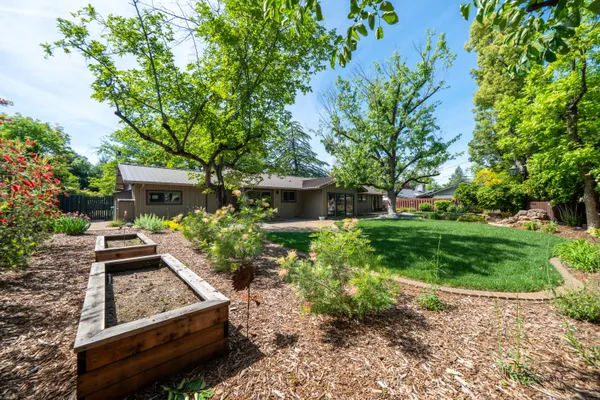 $950,000 | 865 Hallmark Drive, Redding, CA 96001