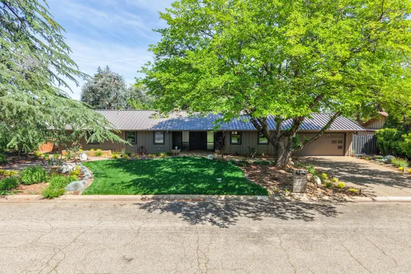 $950,000 | 865 Hallmark Drive, Redding, CA 96001