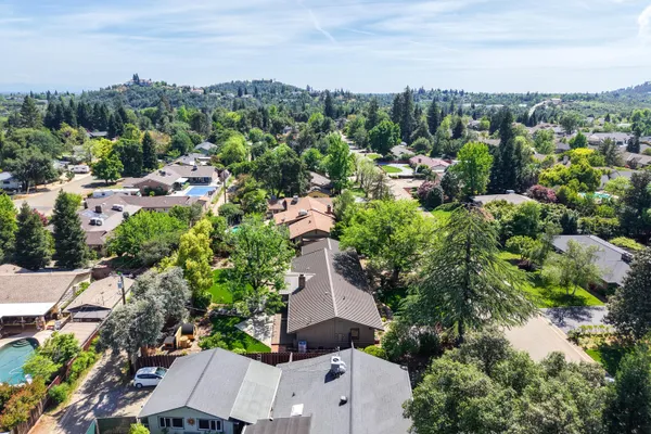 $950,000 | 865 Hallmark Drive, Redding, CA 96001