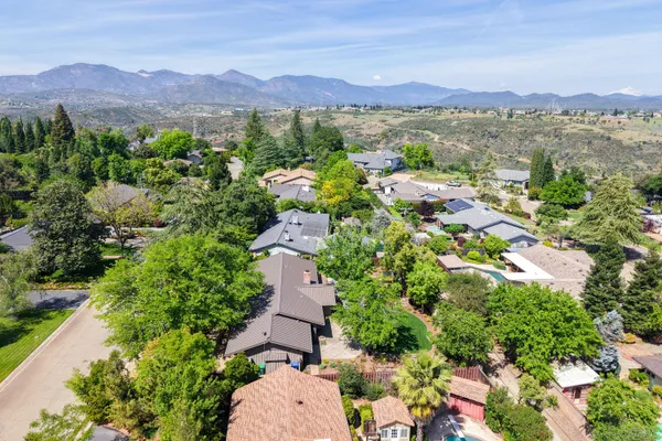$950,000 | 865 Hallmark Drive, Redding, CA 96001