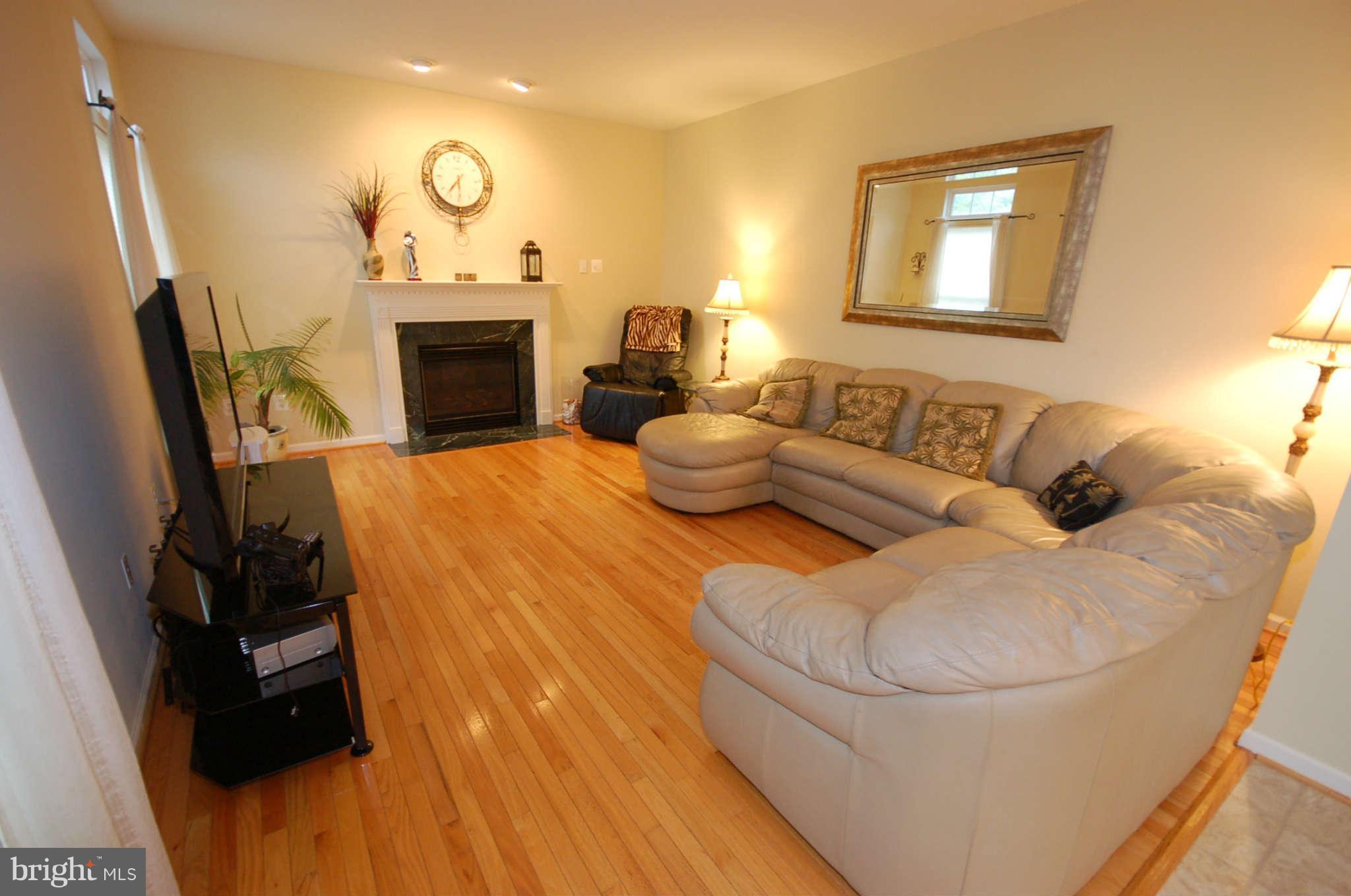 18629 Olney Mill Road Olney, MD 20832 - Photo 6 of 24 Family Room