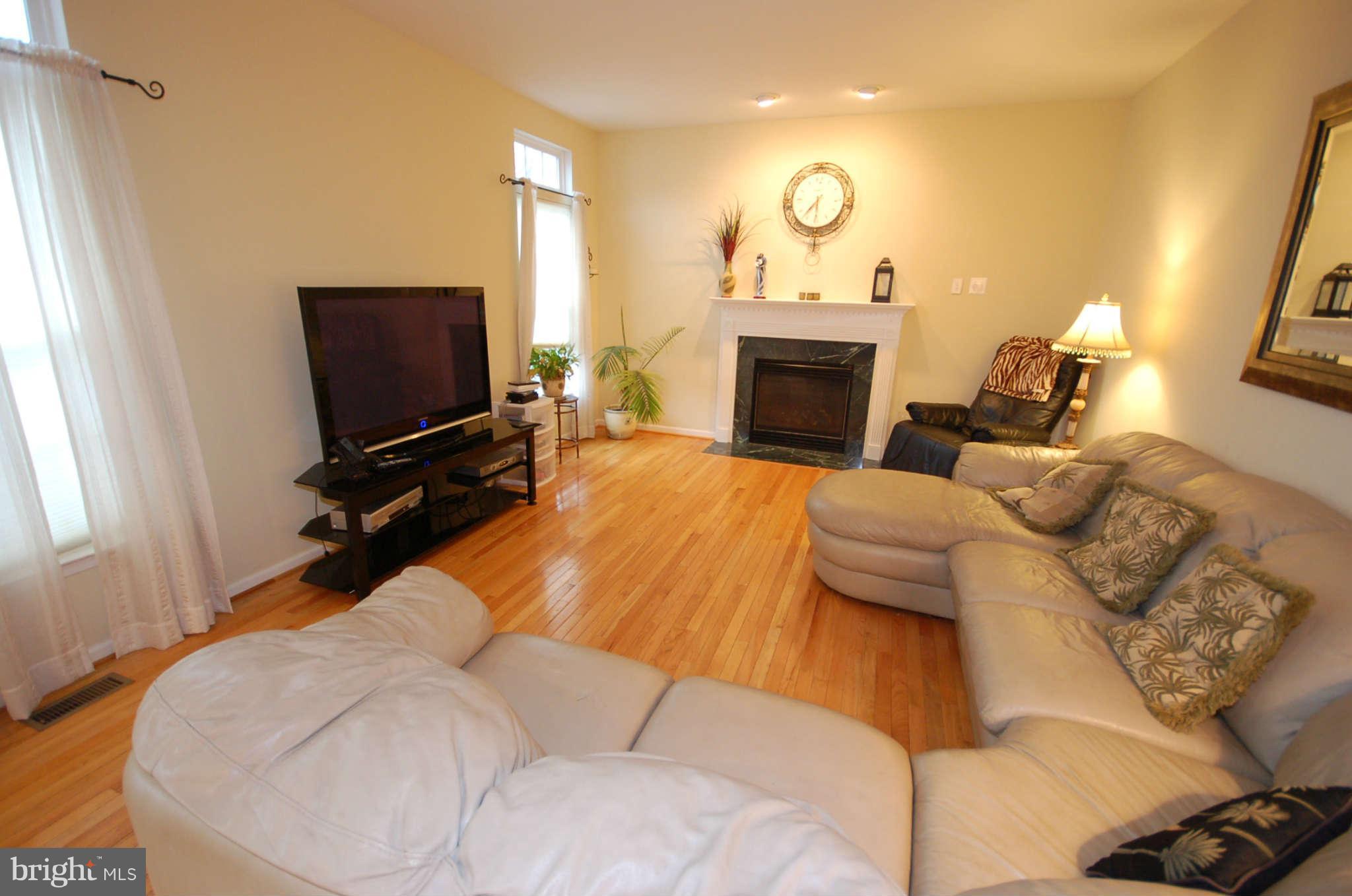 18629 Olney Mill Road Olney, MD 20832 - Photo 7 of 24 Family Room