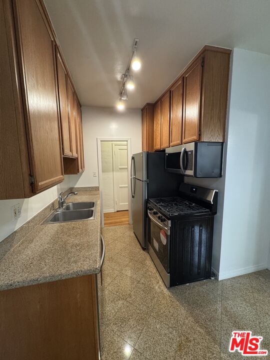 264 South Reeves Drive, Unit 101 Beverly Hills, CA 90212 - Photo 21 of 22