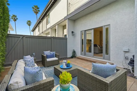 $1,849,000 | 718 South Catalina Avenue, Unit 4, Redondo Beach, CA 90277
