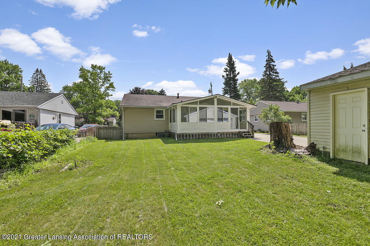3200 Sunderland Road Lansing, MI 48911 - Photo 20 of 22 IMG_1018