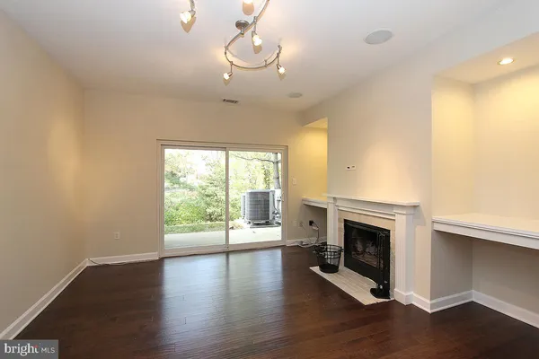 $2,475 | 18112 Windsor Hill Drive, Unit 104A, Olney, MD 20832