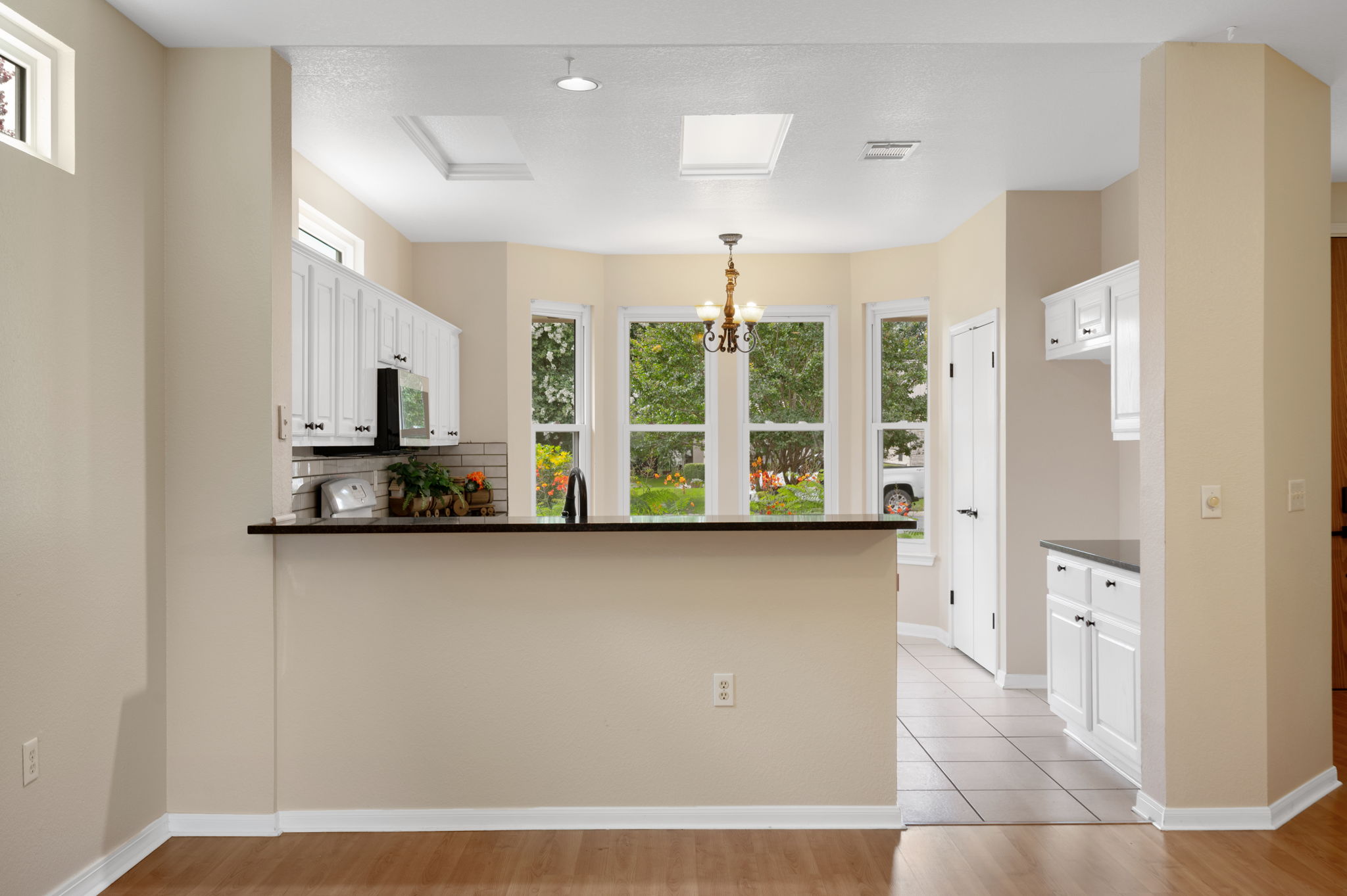 118 Bass Street Georgetown, TX 78633 - Photo 15 of 40 A charming kitchen featuring a breakfast bar with views of the outdoors, complemented by ample cabinetry.