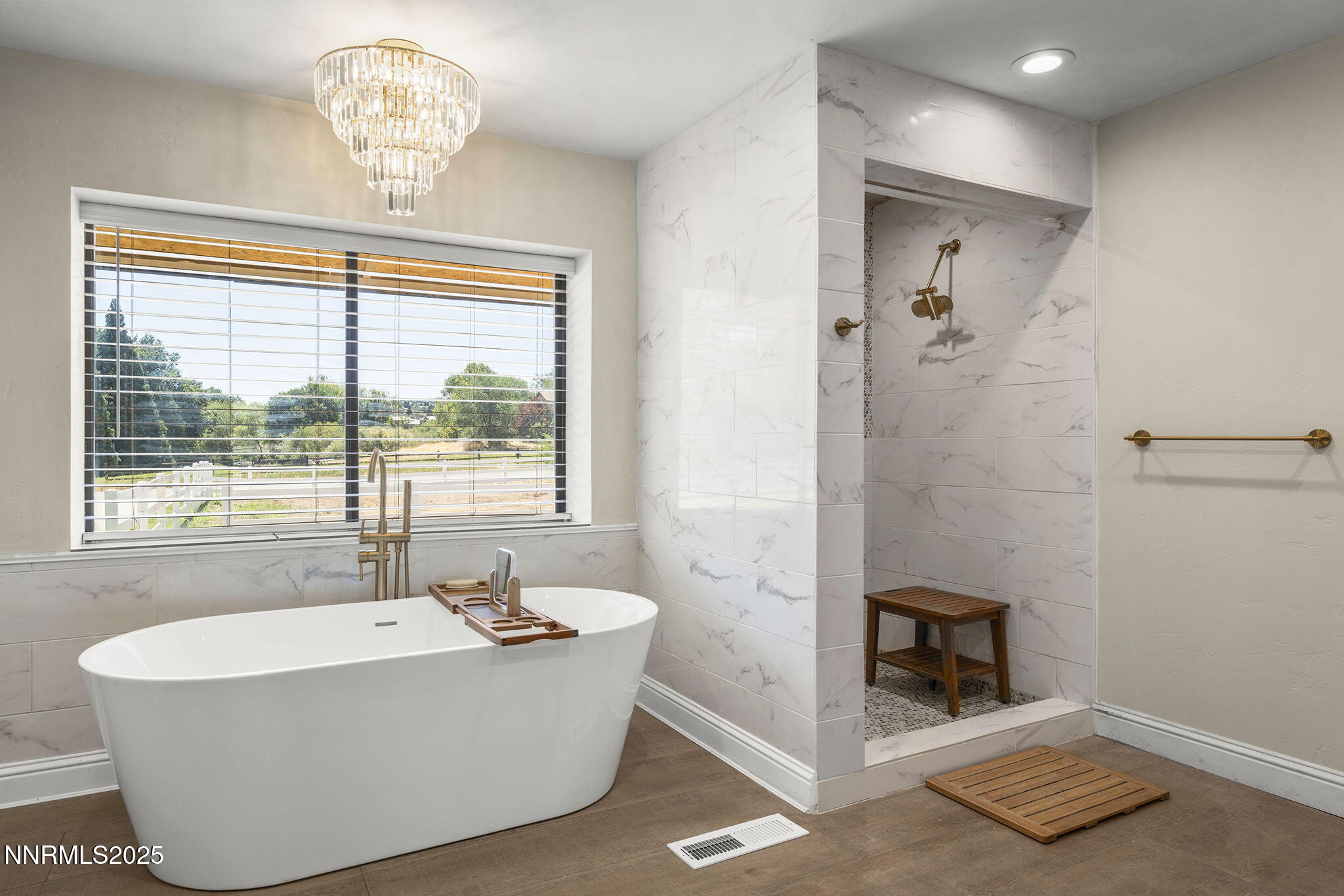 3485 Frost Lane Reno, NV 89511 - Photo 28 of 44 a living room with a bath tub and a window