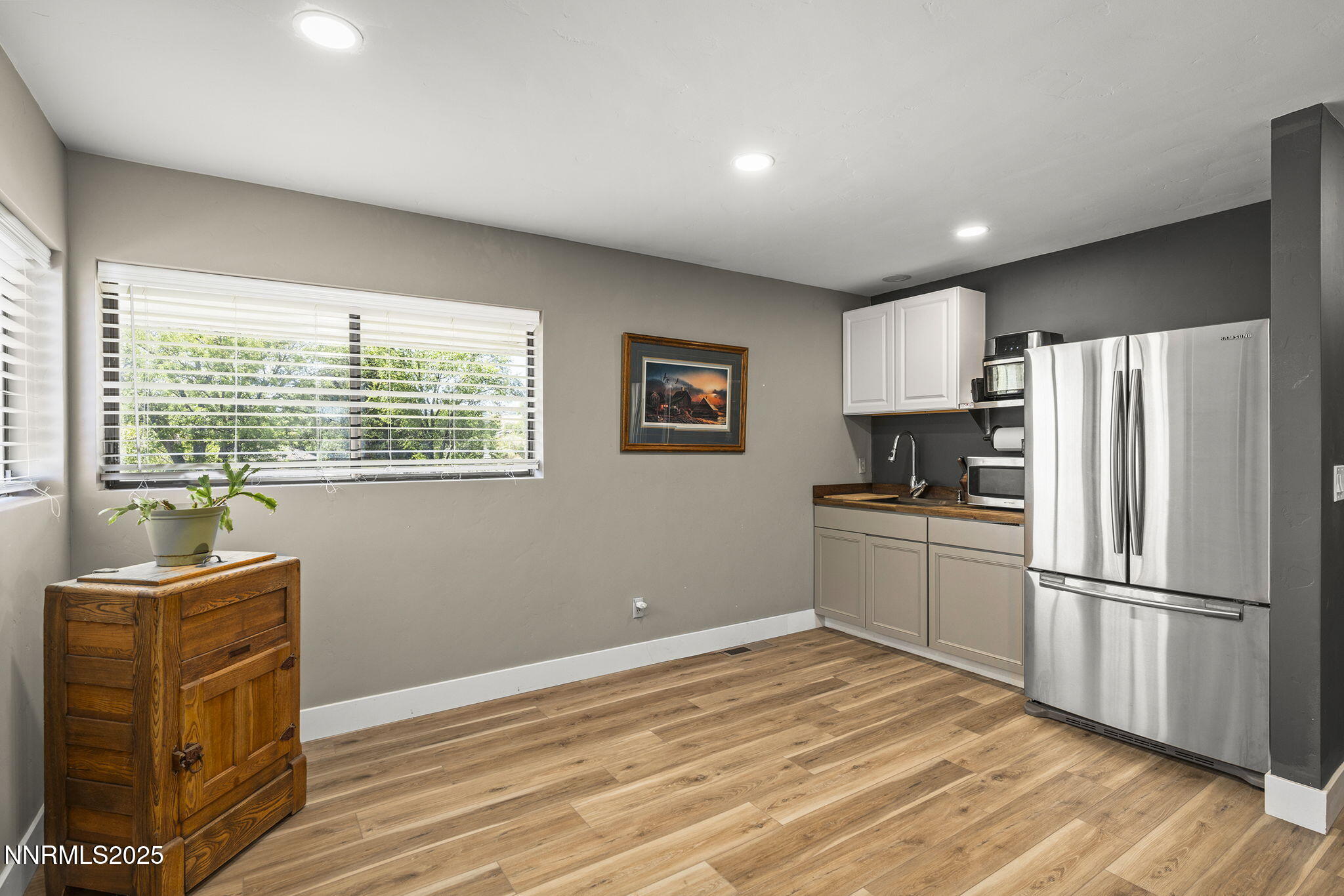 3485 Frost Lane Reno, NV 89511 - Photo 31 of 44 a kitchen with granite countertop a refrigerator stove top oven and sink
