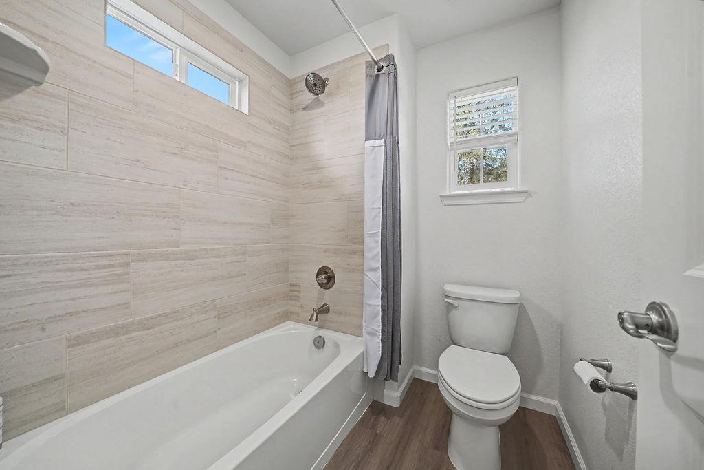 13871 Petersen Ranch Drive Pine Grove, CA 95665 - Photo 33 of 74 a bathroom with a toilet and a bathtub