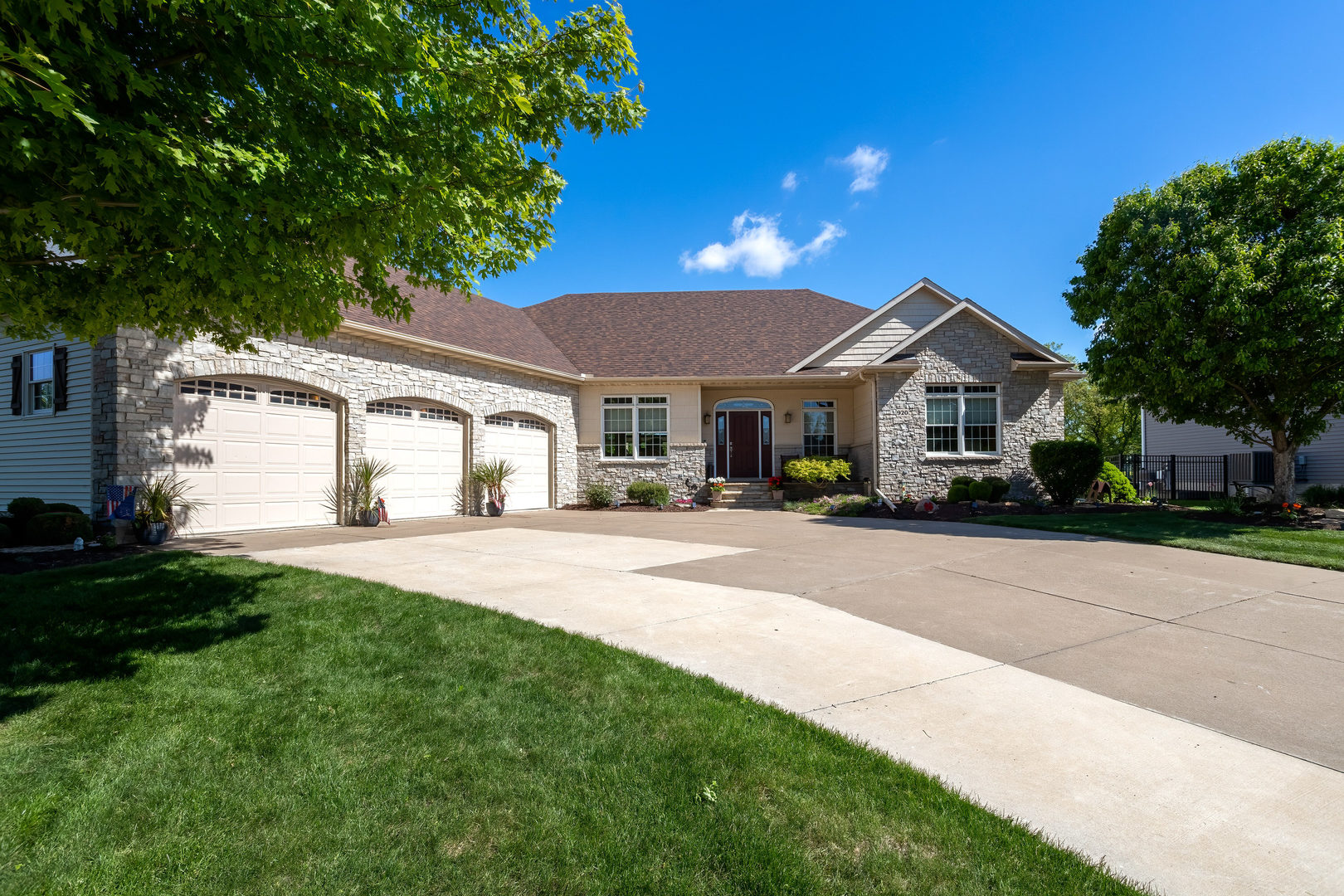 920 Rustic View Court Eldridge, IA 52748 - Photo 9 of 63