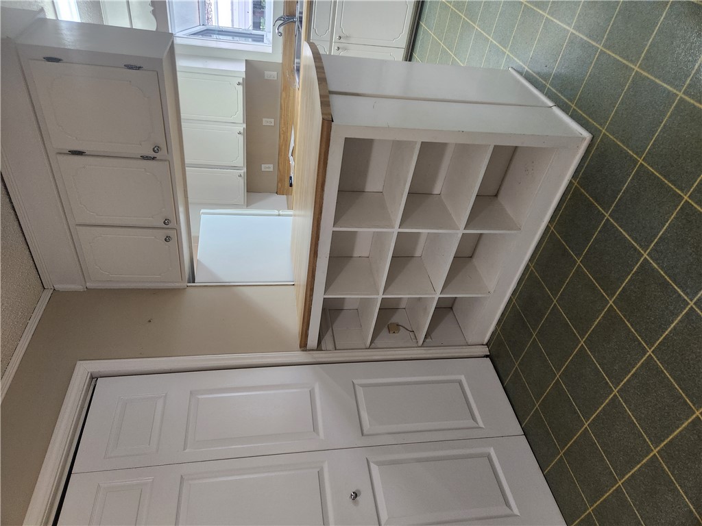 908 Chester Circle Pendleton, SC 29670 - Photo 13 of 25 Kitchen w/Built-Ins