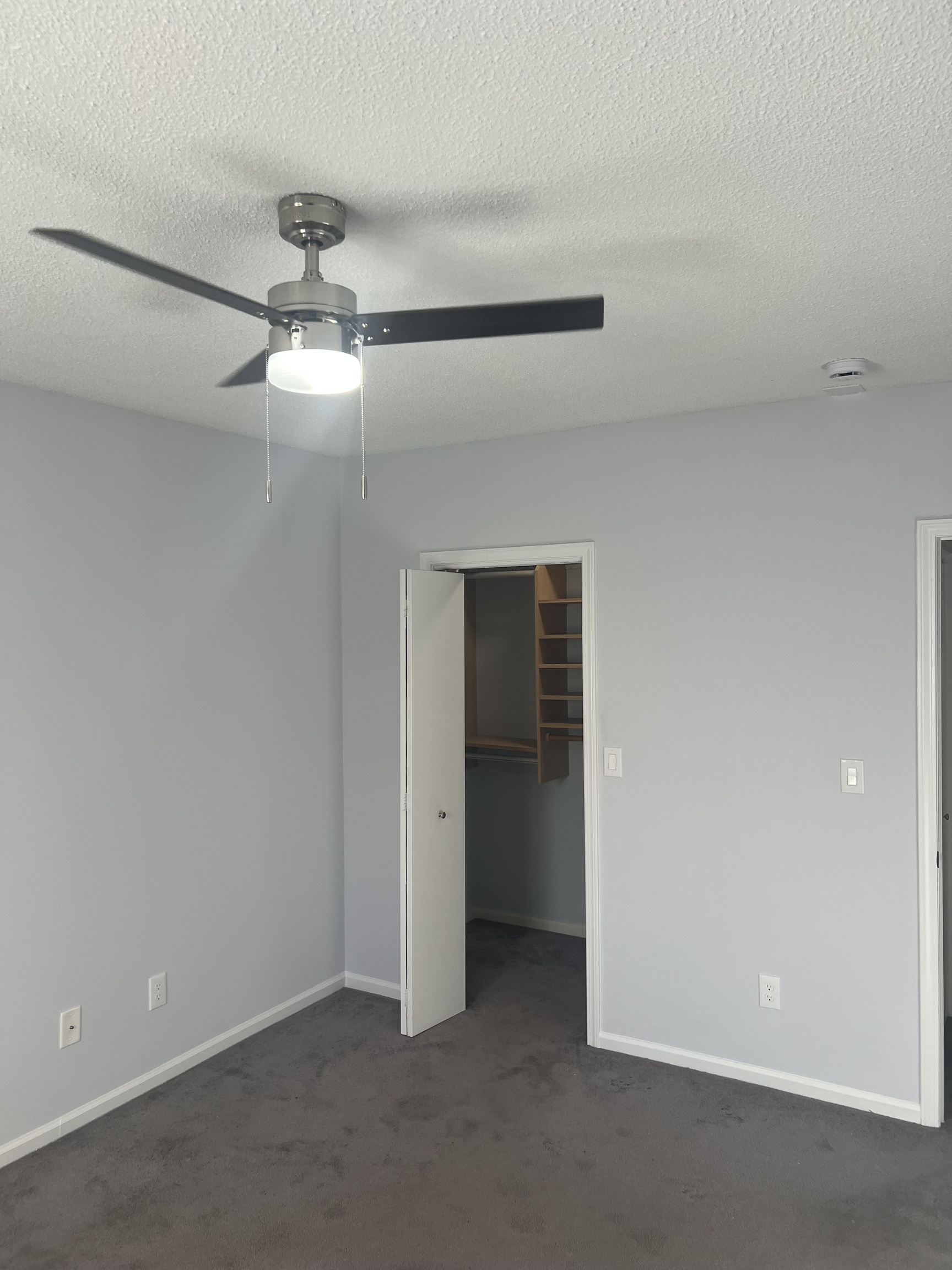 365 Mather Street, Unit 39 Hamden, CT 06514 - Photo 27 of 37 an empty room with a ceiling fan and a window
