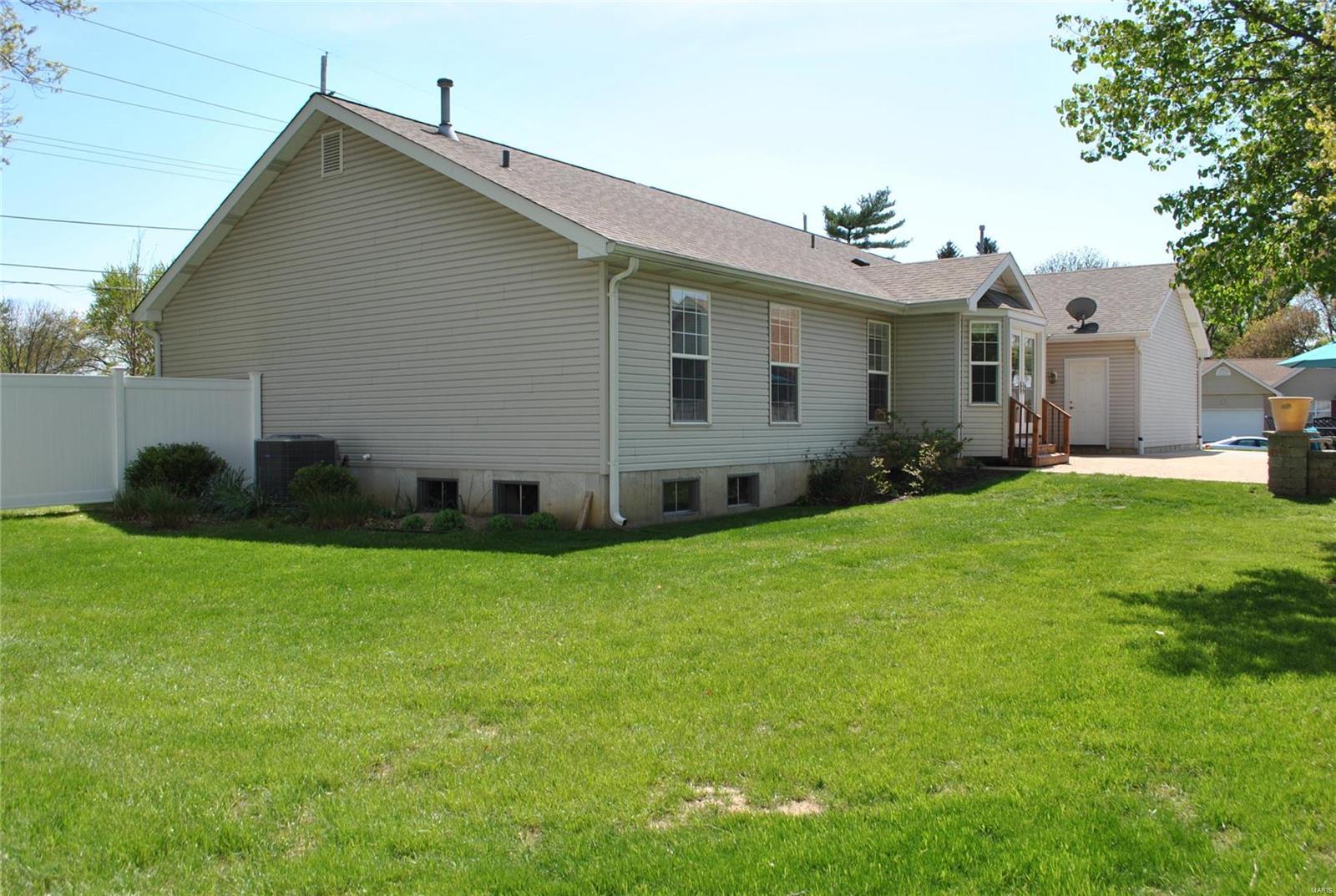 3387 Fee Fee Road Bridgeton, MO 63044 - Photo 5 of 43 Gallery Image 5