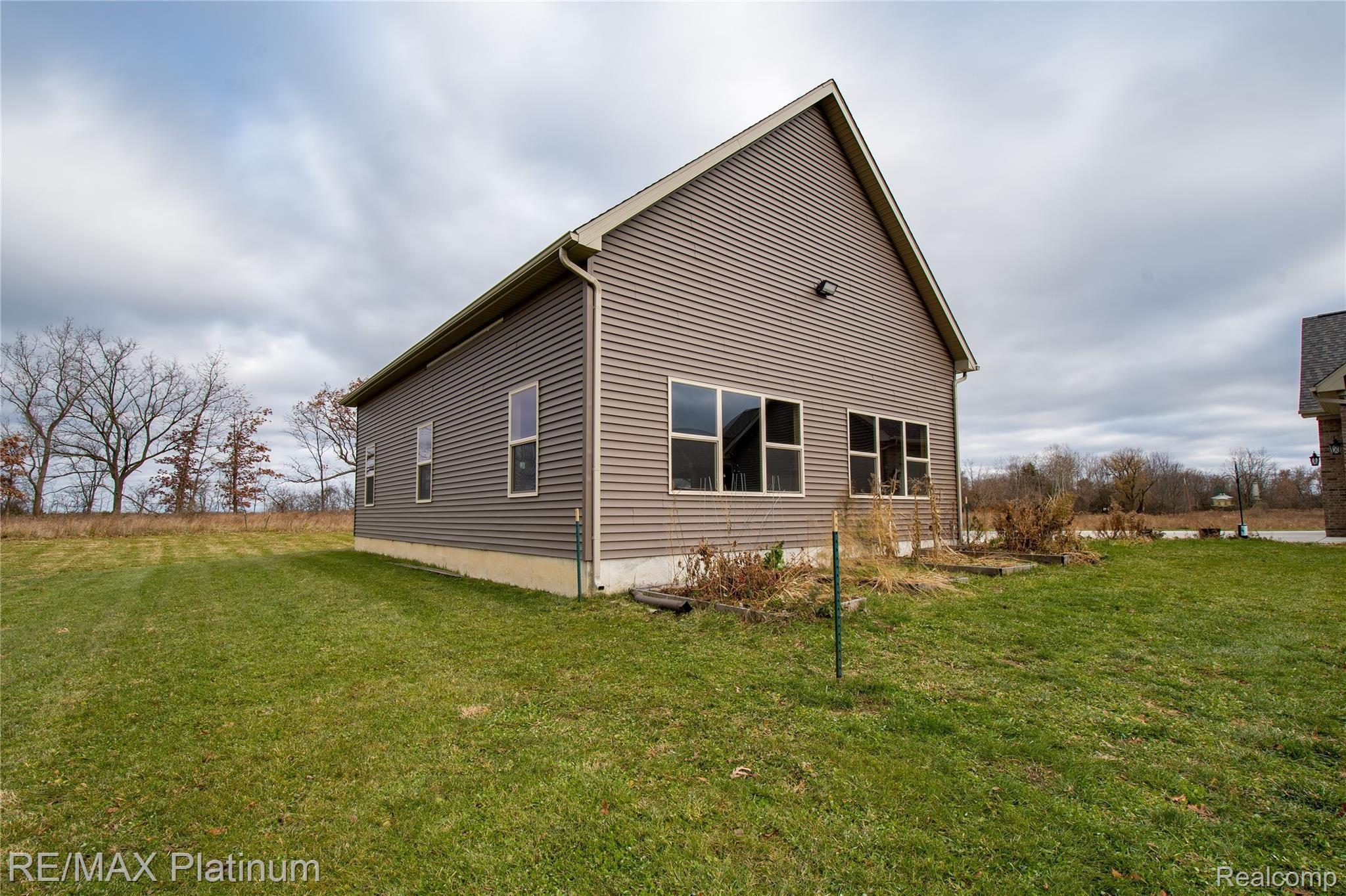 11195 Halsey Road Grand Blanc, MI 48439 - Photo 37 of 55 11195 Halsey HDR40.jpg