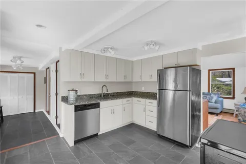 $975,000 | 1 Mohawk Trail, Narragansett, RI 02882