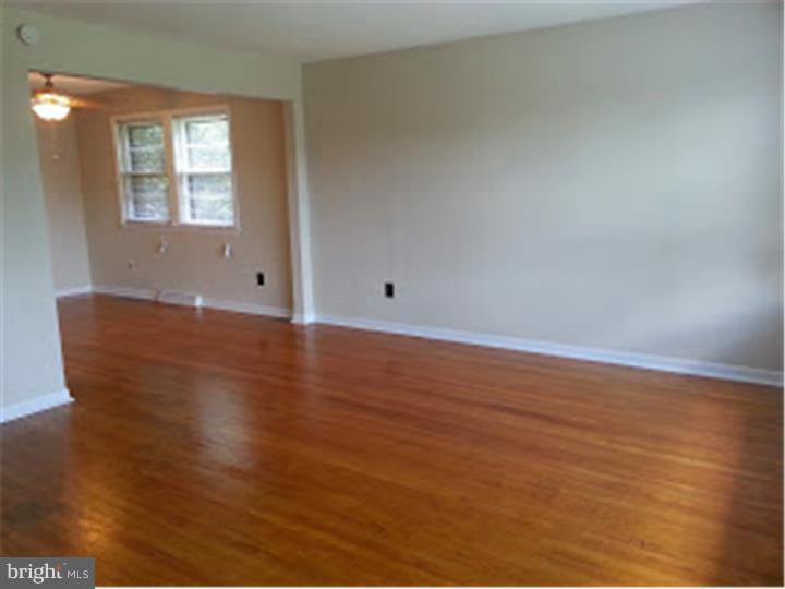 232 Willers Road Aston, PA 19014 - Photo 2 of 25 Living Room