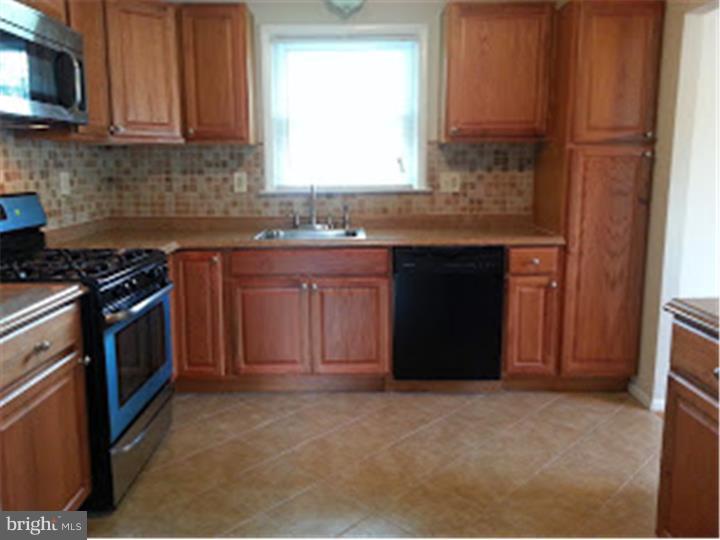 232 Willers Road Aston, PA 19014 - Photo 5 of 25 Kitchen