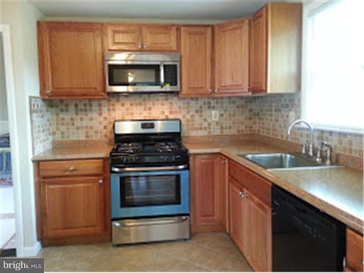 232 Willers Road Aston, PA 19014 - Photo 6 of 25 Kitchen