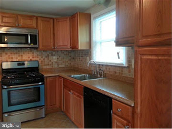 232 Willers Road Aston, PA 19014 - Photo 9 of 25 Kitchen