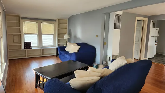 $1,400 | 228 South Church Street, Unit 1, Wauconda, IL 60084