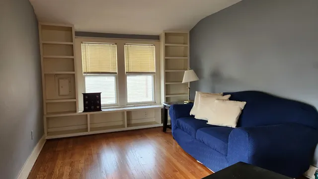 $1,400 | 228 South Church Street, Unit 1, Wauconda, IL 60084