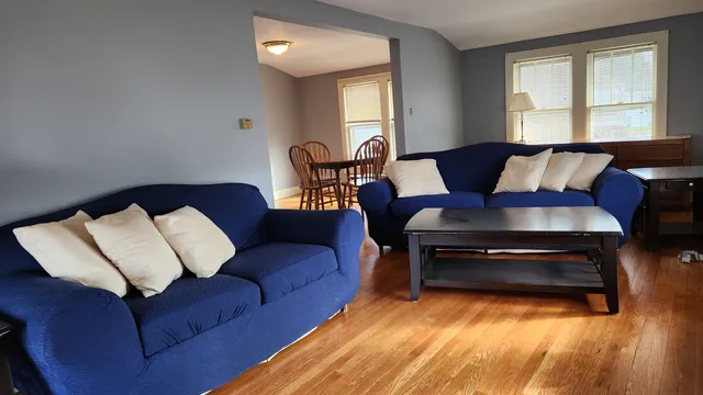 $1,400 | 228 South Church Street, Unit 1, Wauconda, IL 60084