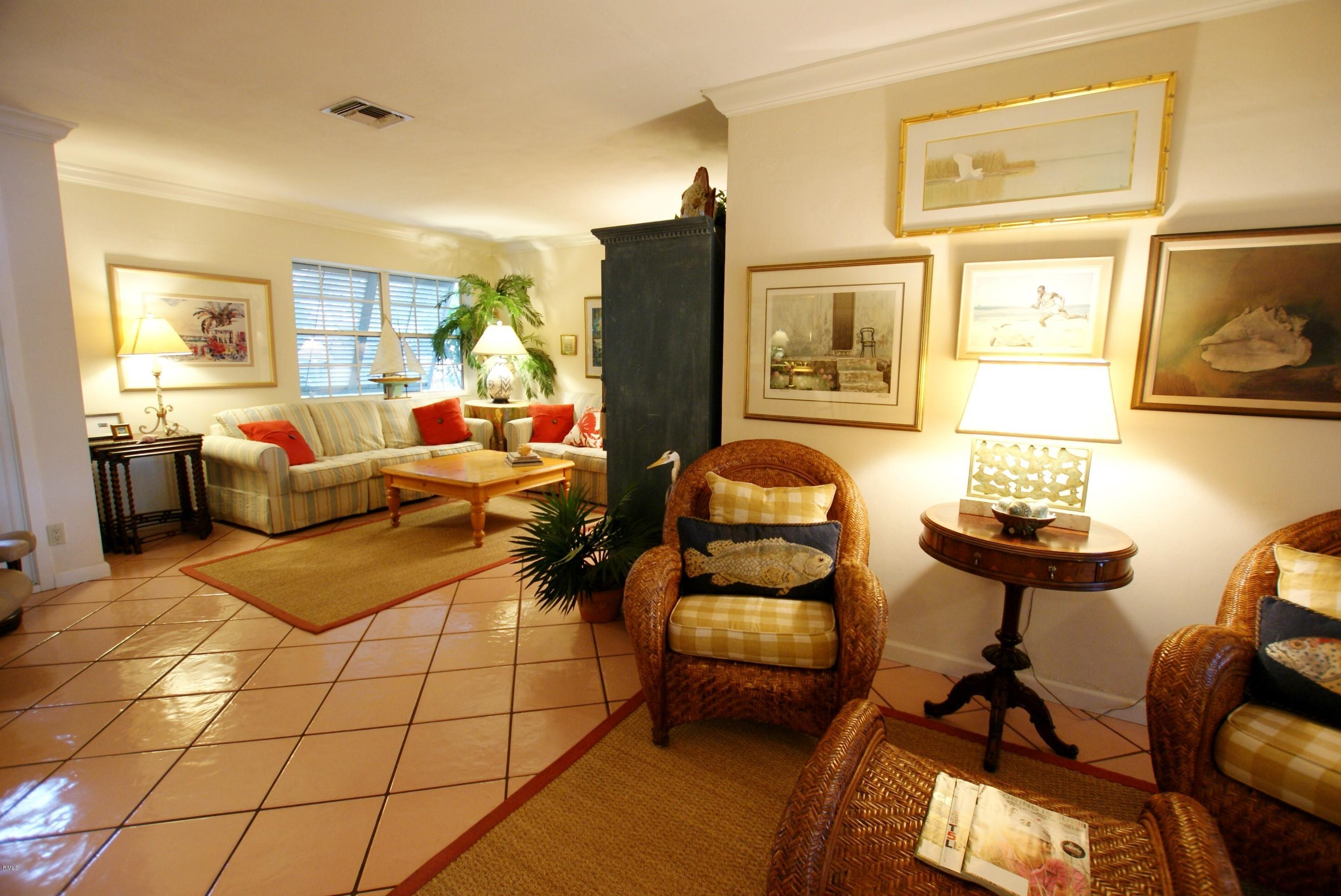 615 Paulina Road Jupiter, FL 33477 - Photo 6 of 23 Living area