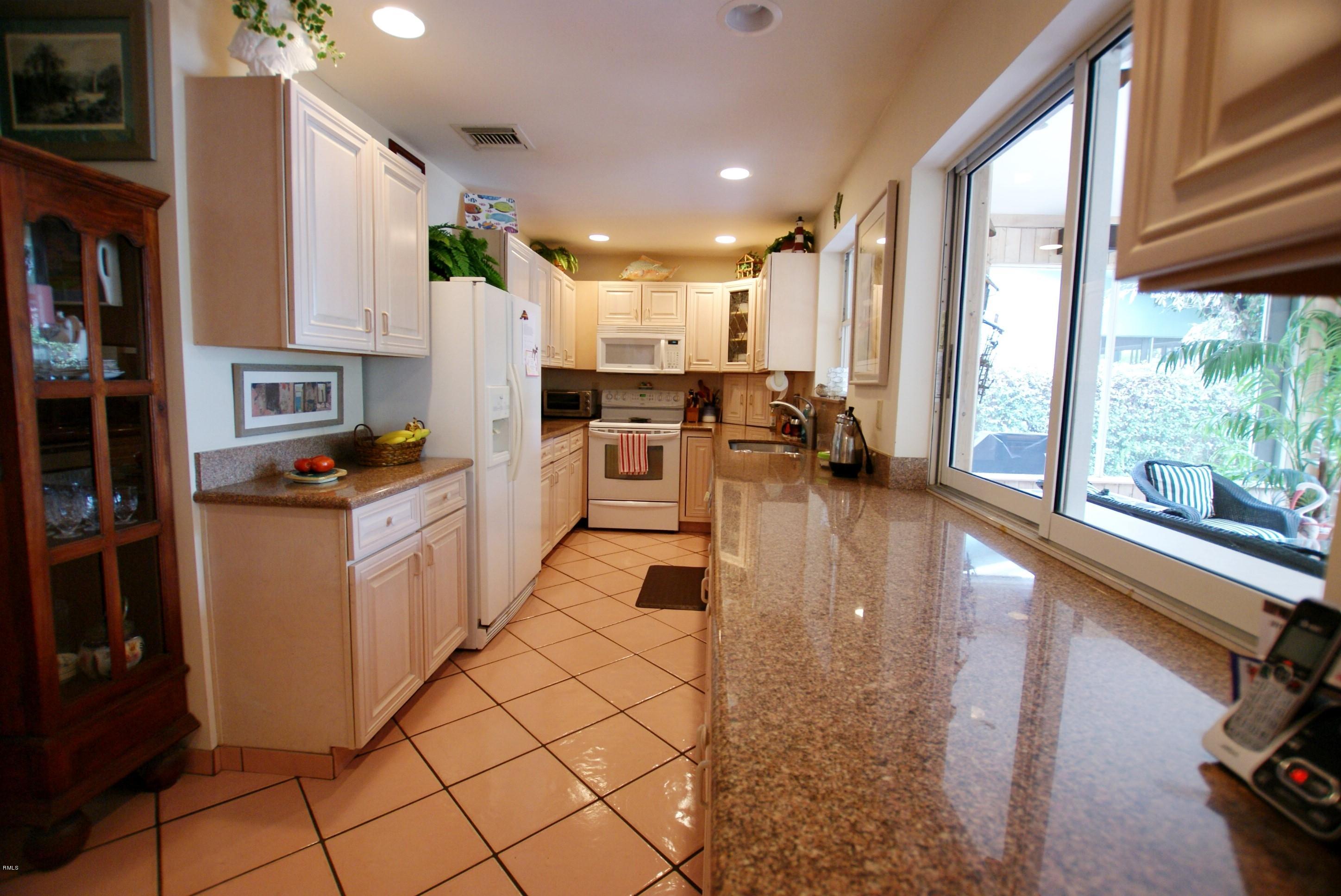 615 Paulina Road Jupiter, FL 33477 - Photo 7 of 23 Kitchen