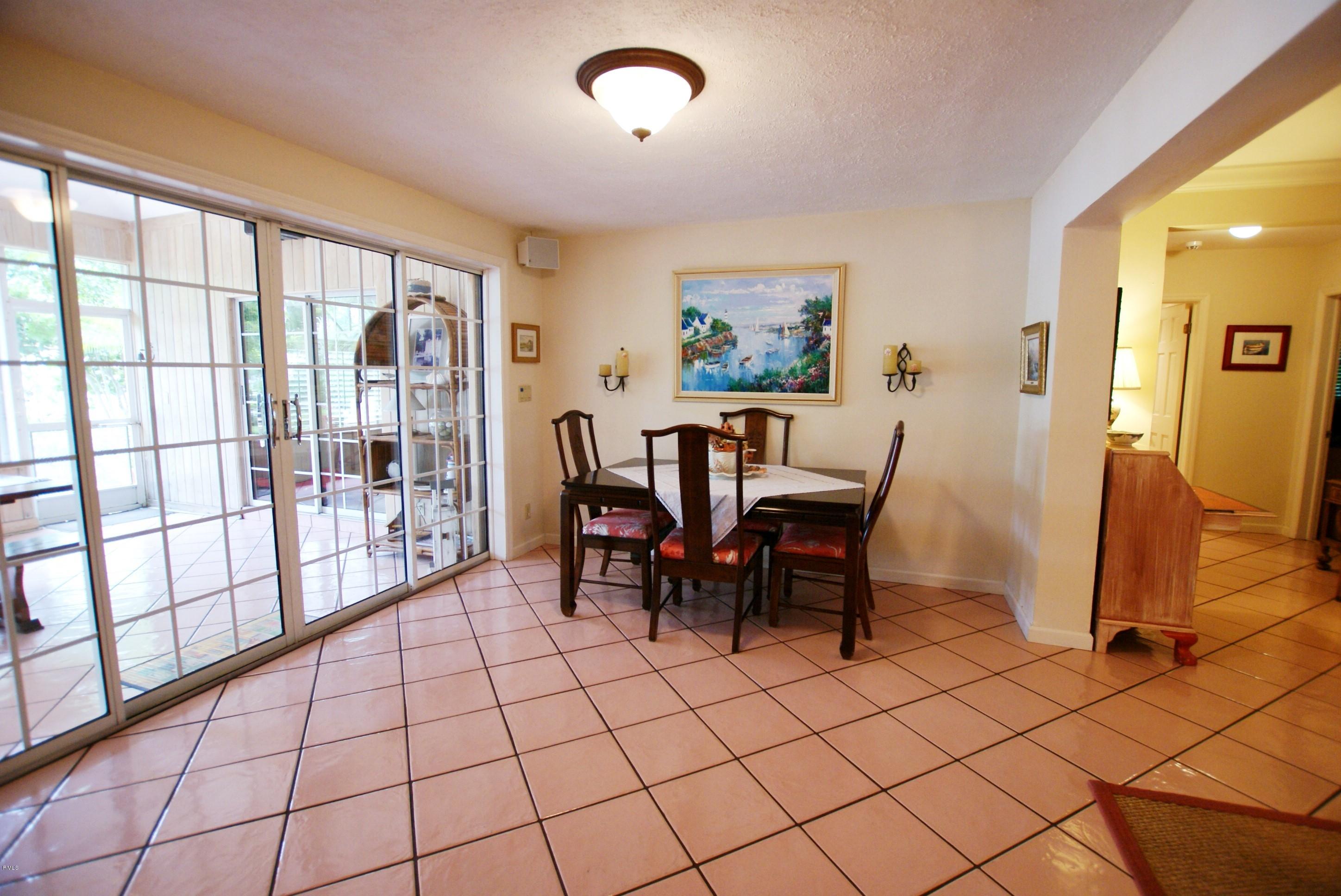 615 Paulina Road Jupiter, FL 33477 - Photo 8 of 23 Dining area