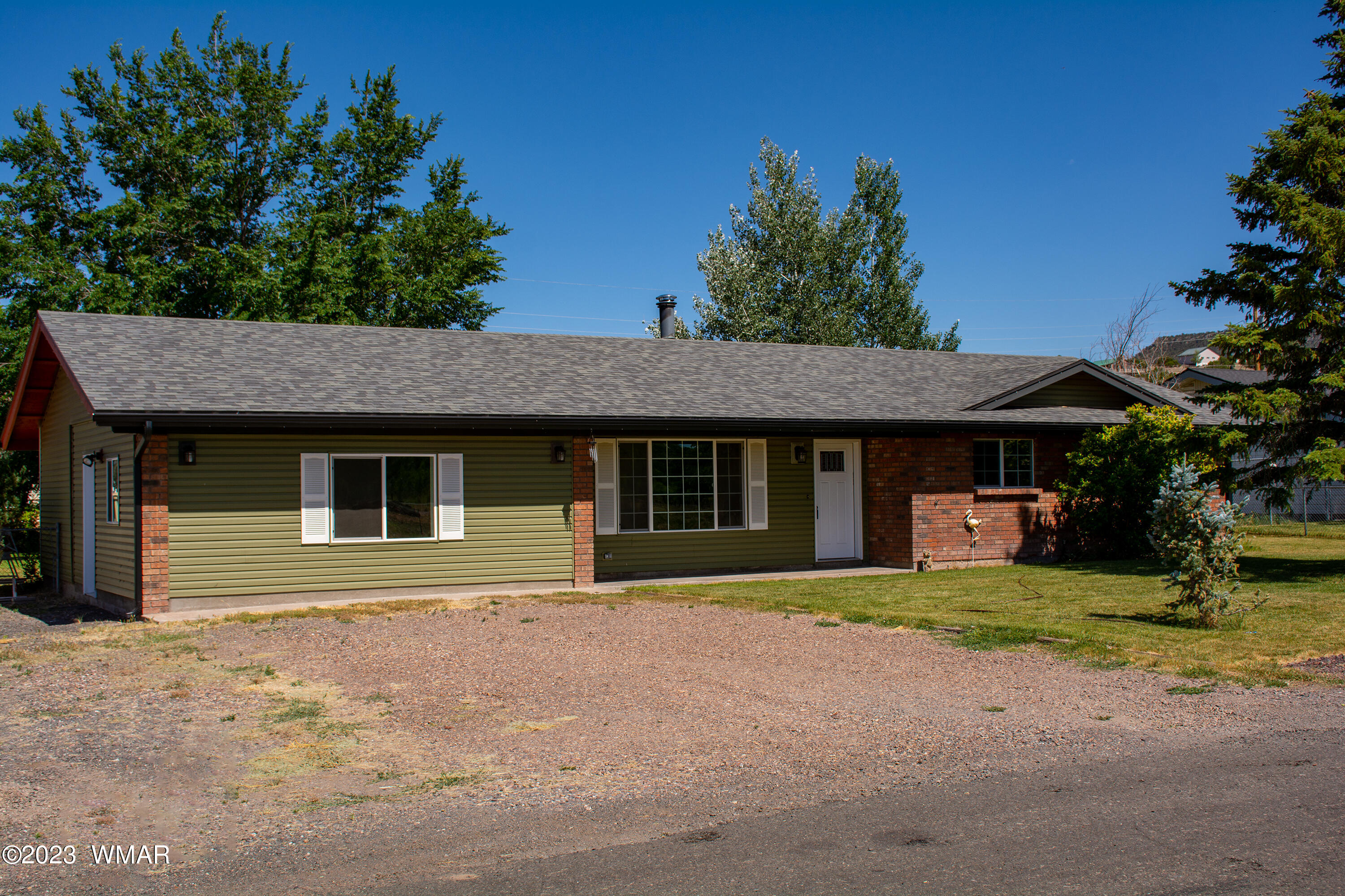 327 Brant Street Eagar, AZ 85925 - Photo 3 of 27