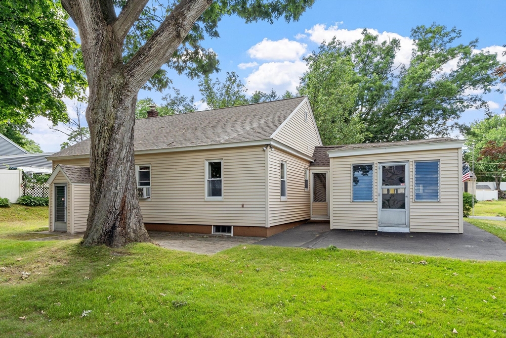 48 Chickering Street Lawrence, MA 01843 - Photo 5 of 38