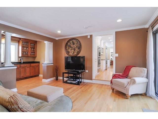 1019 Muirfield Road Inverness, IL 60067 - Photo 9 of 24