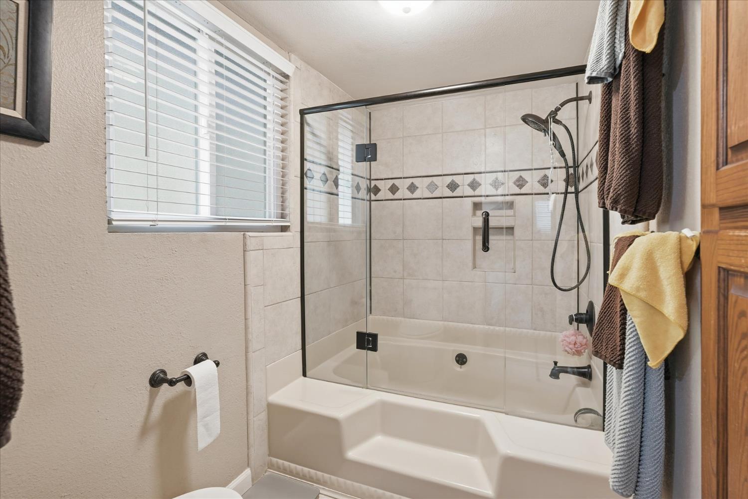 40182 Alerna Way Oakhurst, CA 93644 - Photo 4 of 49 a bathroom with a shower and a tub