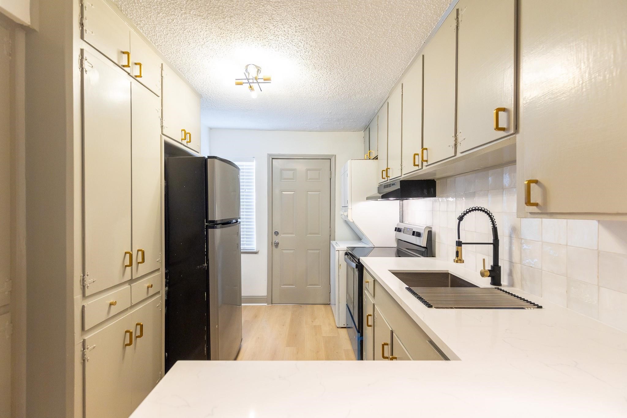 11603 Chimney Rock Road, Unit 4 Houston, TX 77035 - Photo 3 of 22