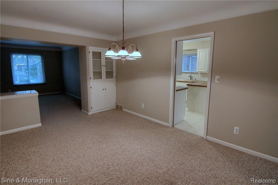 886 Harcourt Road Grosse Pointe, MI 48230 - Photo 19 of 39 886_Dining_Room.jpg