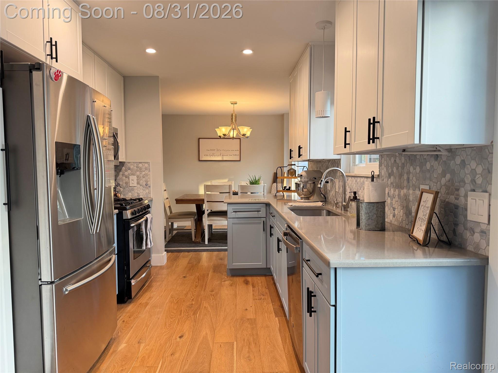 3786 Hazelton Avenue Rochester, MI 48307 - Photo 4 of 10 Kitchen.jpeg