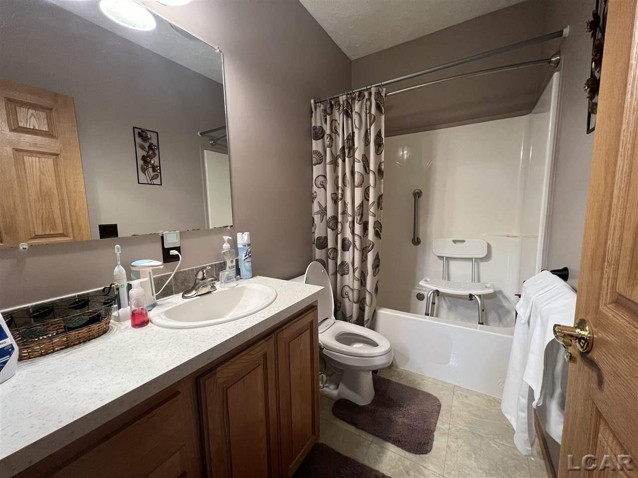 18663 Rome Road Hudson, MI 49247 - Photo 31 of 45 50062604-30.JPG