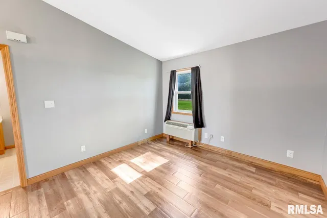 $700 | 103 East 2nd Street, Unit W, Glasford, IL 61533