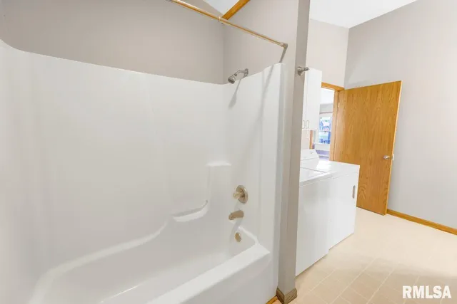 $700 | 103 East 2nd Street, Unit W, Glasford, IL 61533