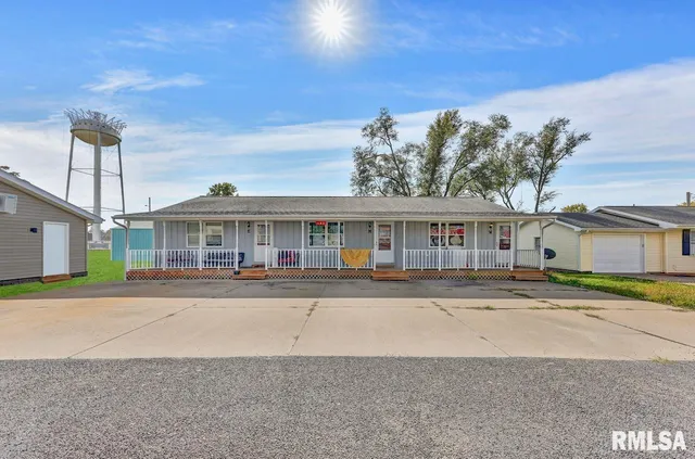 $700 | 103 East 2nd Street, Unit W, Glasford, IL 61533