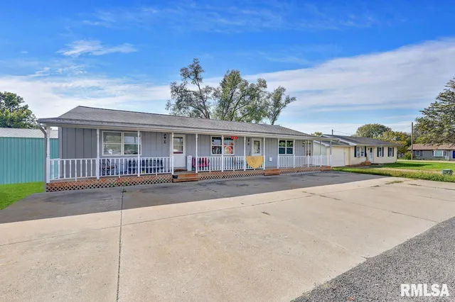 $700 | 103 East 2nd Street, Unit W, Glasford, IL 61533