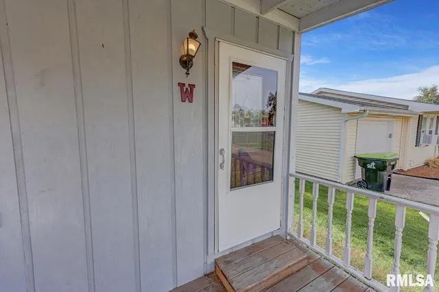 $700 | 103 East 2nd Street, Unit W, Glasford, IL 61533