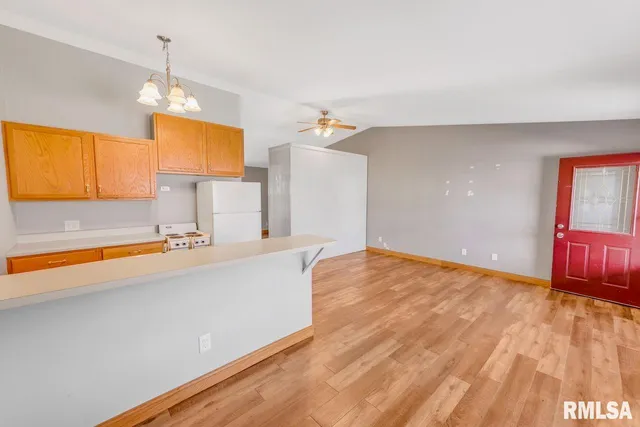 $700 | 103 East 2nd Street, Unit W, Glasford, IL 61533