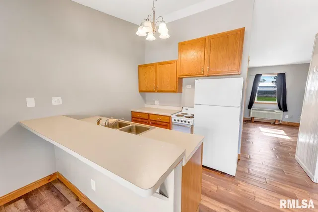 $700 | 103 East 2nd Street, Unit W, Glasford, IL 61533