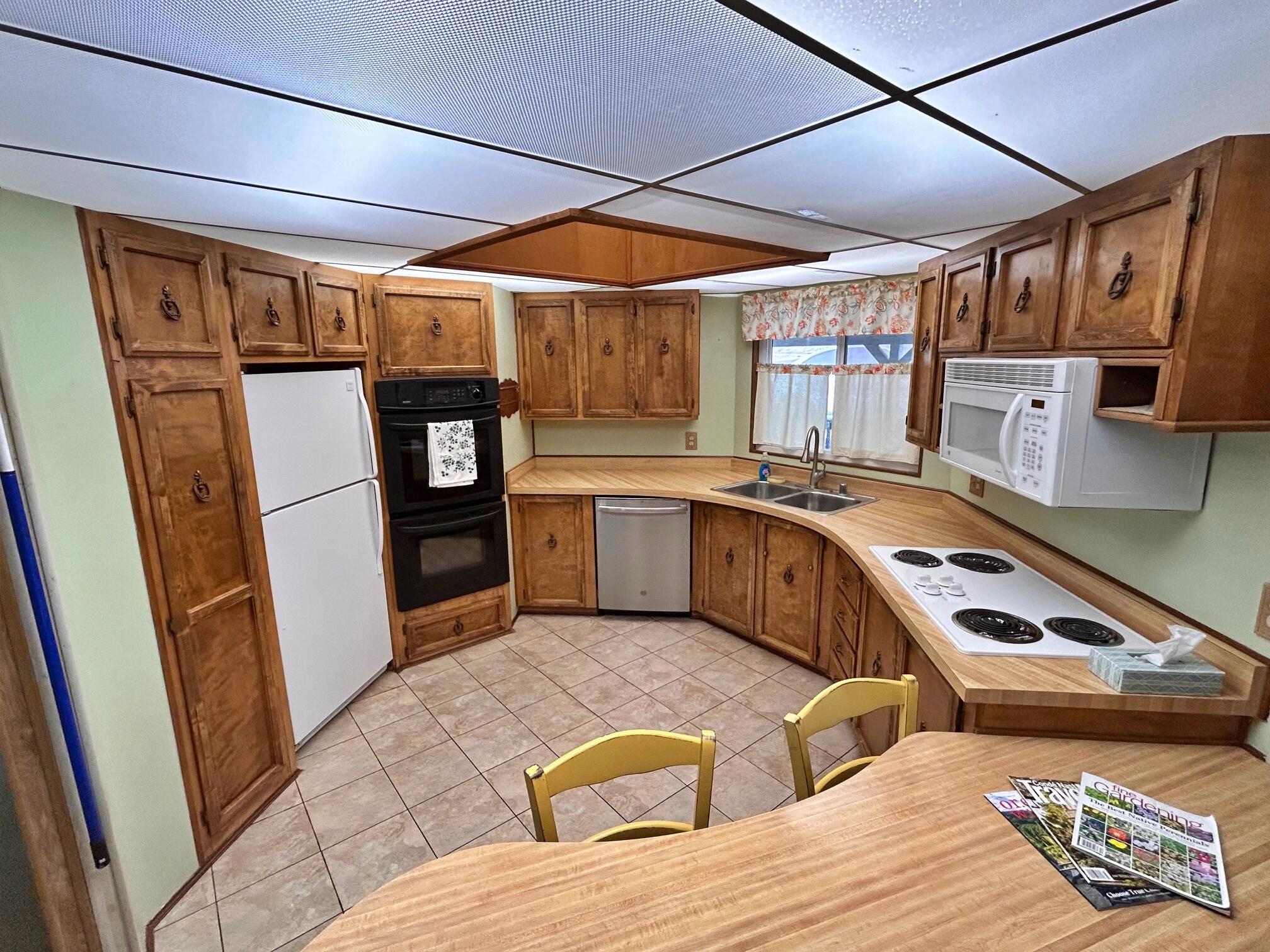 1934 South Old Stage Road, Unit SPC 10 Mount Shasta, CA 96067 - Photo 5 of 12 a kitchen with stainless steel appliances granite countertop a refrigerator and a stove