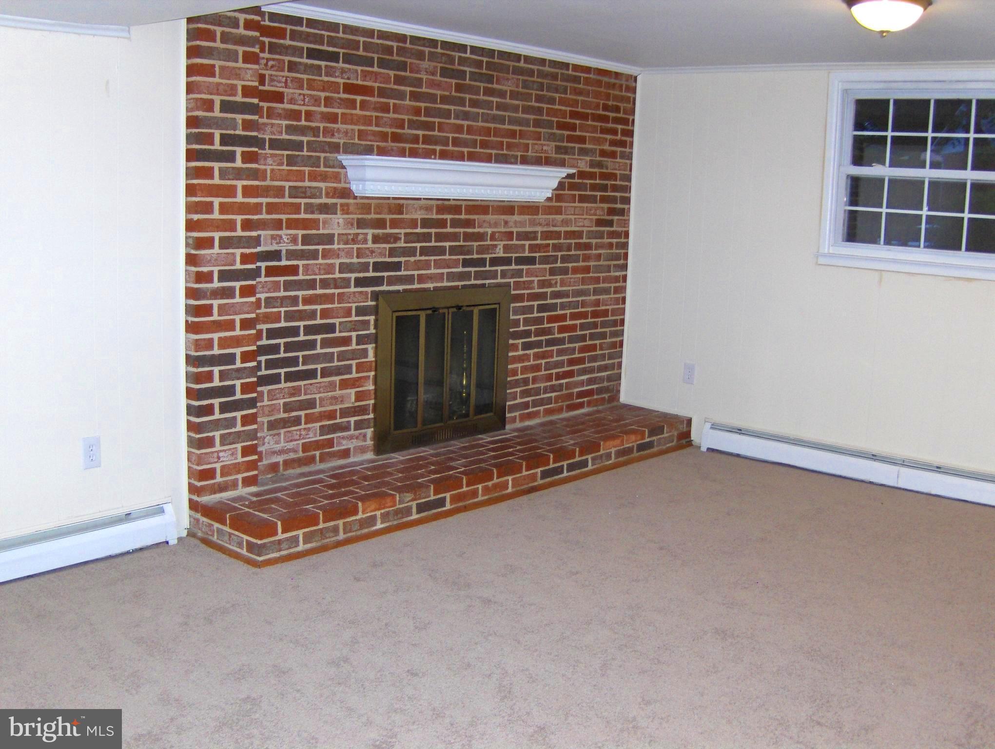 4814 Kilbane Road Woodbridge, VA 22193 - Photo 13 of 21 Family Room fireplace