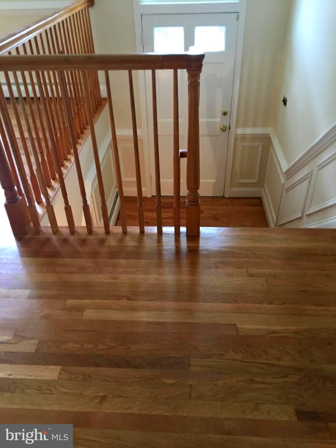 4814 Kilbane Road Woodbridge, VA 22193 - Photo 16 of 21 Foyer with wood railing