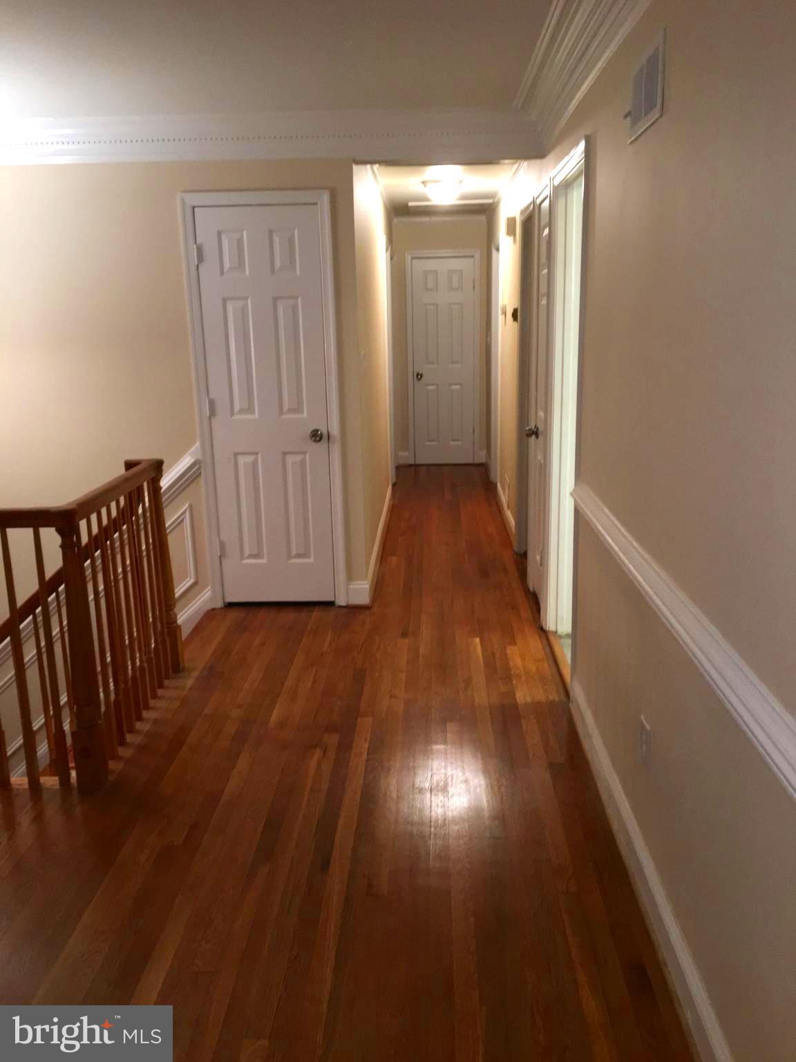 4814 Kilbane Road Woodbridge, VA 22193 - Photo 17 of 21 Main level hallway