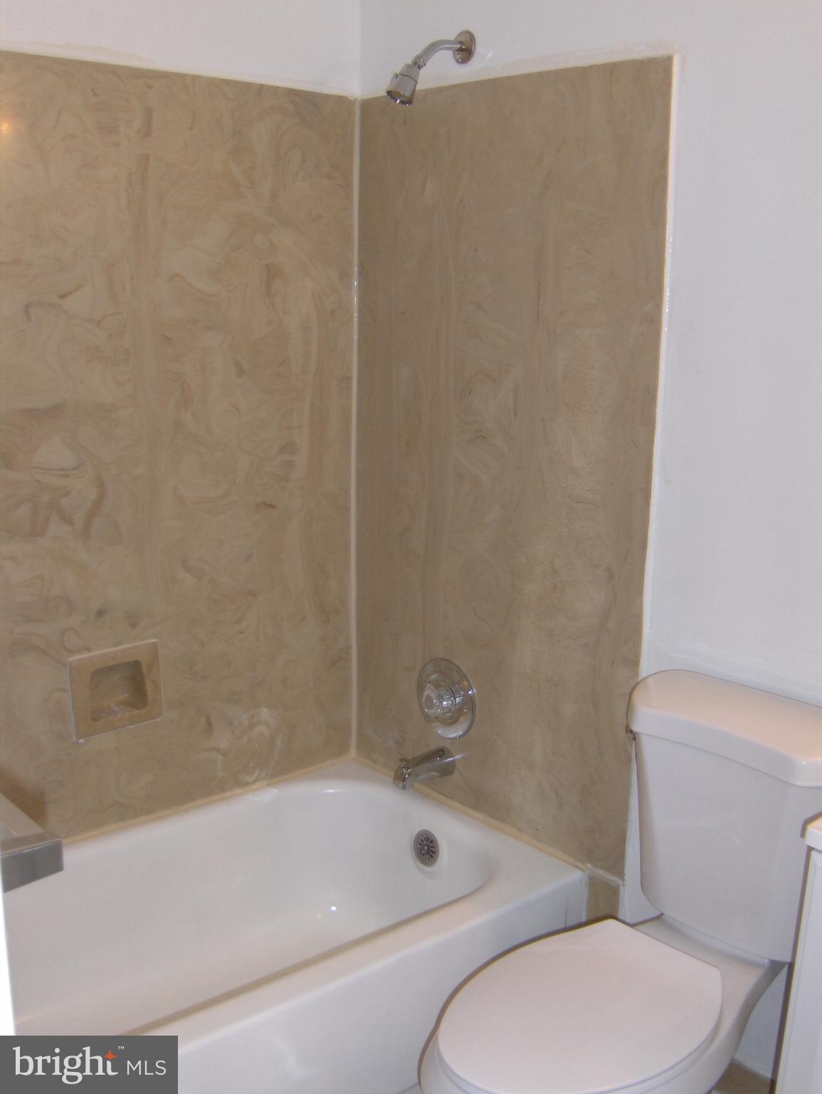 4814 Kilbane Road Woodbridge, VA 22193 - Photo 6 of 21 Bath hallway main level